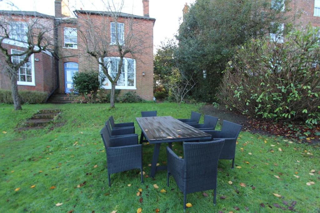 Perfect For Large Family & Friends, Free Parking, Games Villa Reading Luaran gambar