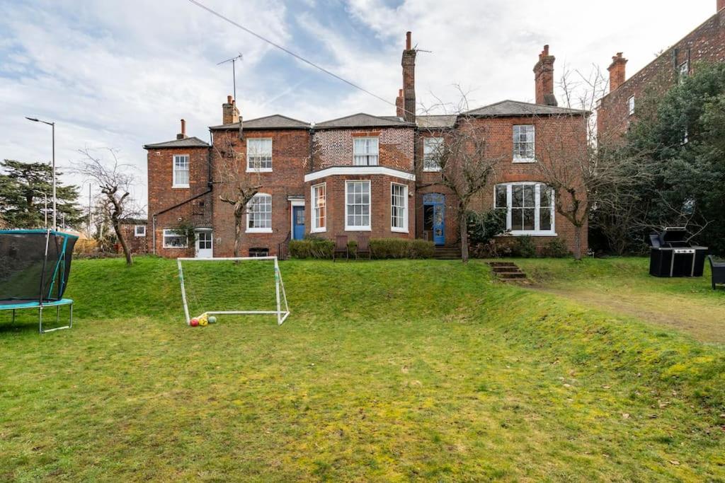 Perfect For Large Family & Friends, Free Parking, Games Villa Reading Luaran gambar