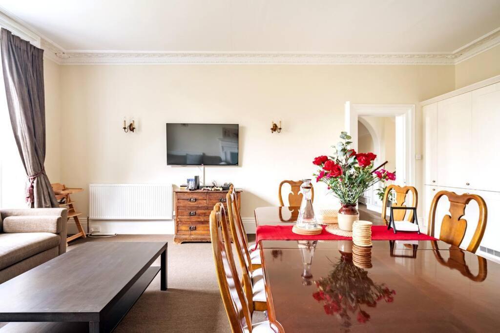 Perfect For Large Family & Friends, Free Parking, Games Villa Reading Luaran gambar